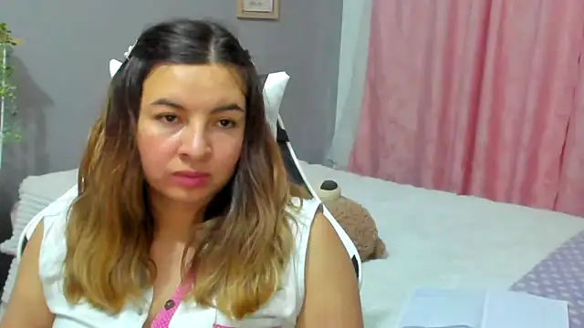 __Emma__11__Lecat_ – Naživo XXX chat