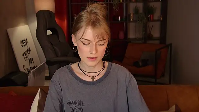 KiraMontoya Adlı Modelin Canlı XXX Sohbeti