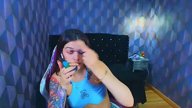 Chatroom XXX en direct de LiaHarryis