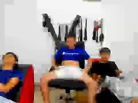 Show de boys_latins18 na webcam