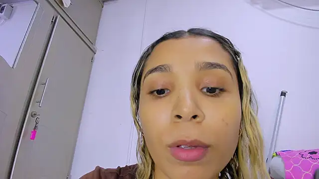 vennuss19's Live XXX Chat