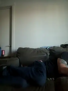 yourMasterisBored Show in webcam