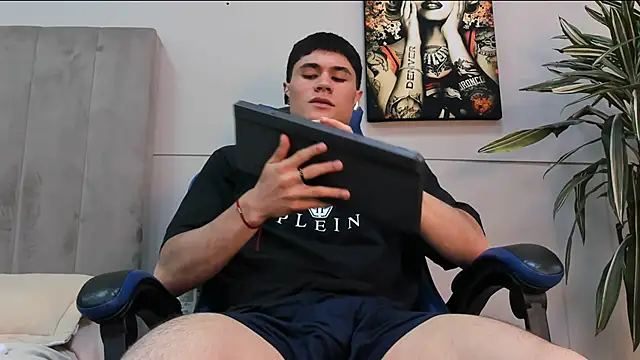 roan_birkin Show Webcam