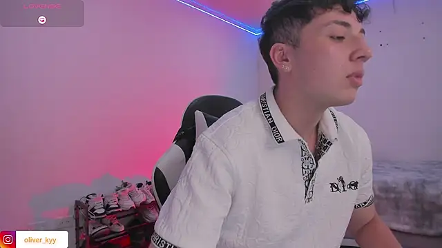 OLIVER_K Pertunjukan Webcam