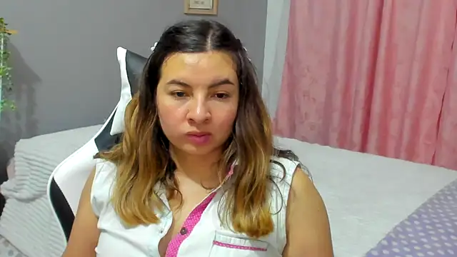 Živý XXX chat __Emma__11__Lecat_