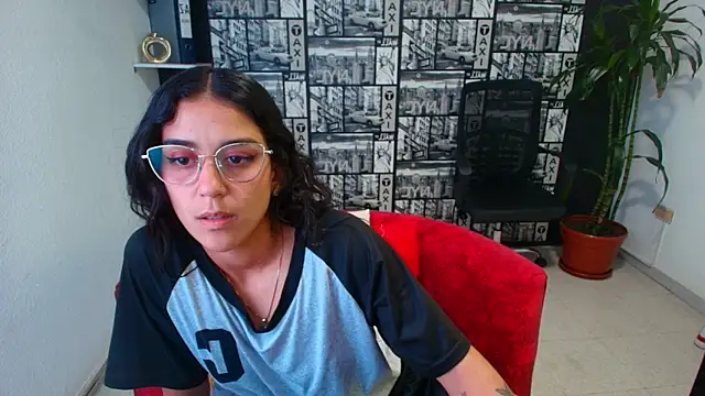Chatroom XXX en direct de DanielaMonroe