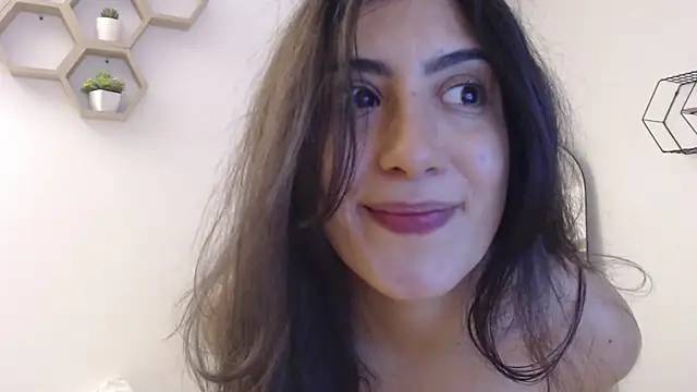 Chat +18 de MIYESSI ao vivo