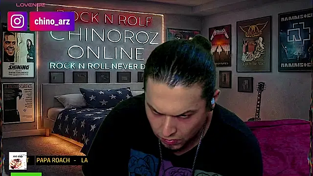 chino_roz Show in webcam