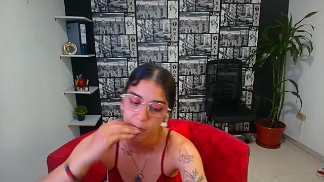 DanielaMonroe Chat XXX live