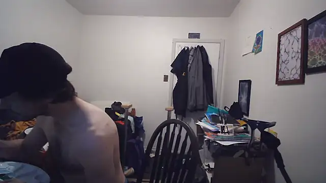 JohnnyMoves Show in webcam