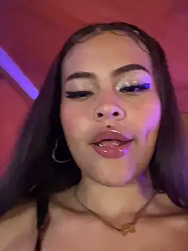 Cloe_pink1 Adlı Modelin Canlı XXX Sohbeti