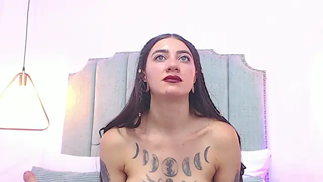 MoonBlue95's Live XXX Chat