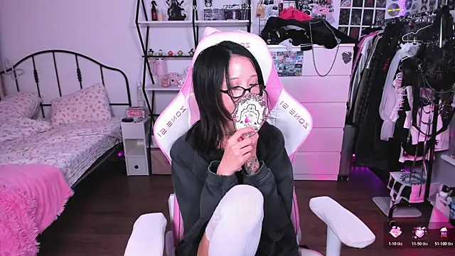 ashleywowmeow 现场XXX聊天