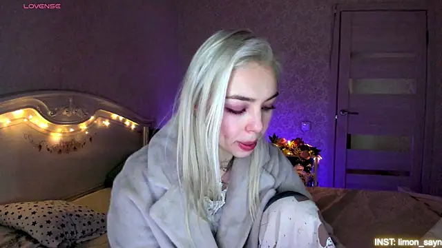 LillyMoure_'s Live XXX Chat