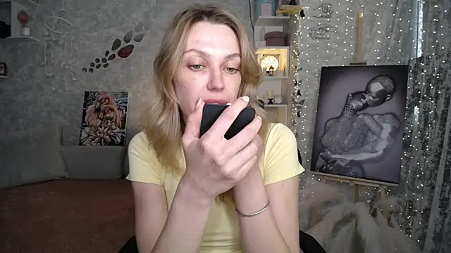 XXX chat uživo modela NickyAdamidi