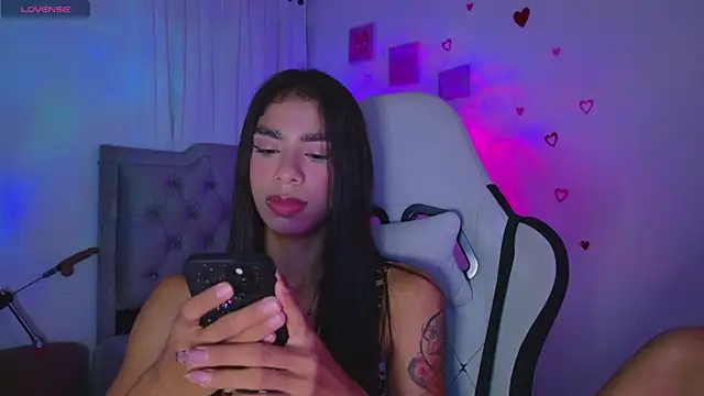Chatroom XXX en direct de BrunetteAdams001