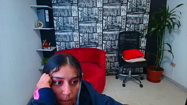 Chat +18 de DanielaMonroe ao vivo
