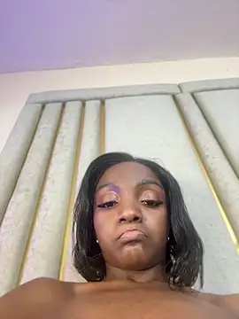 Chat XXX ao vivo de Keirahartz