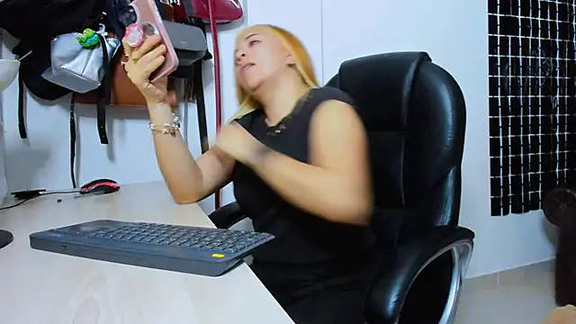 MissAlmaFenix Live XXX-chat