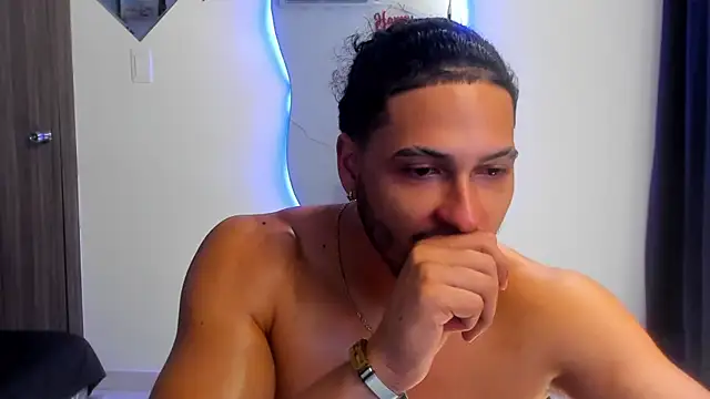 Kris_Khalifa69 Chat XXX in diretta