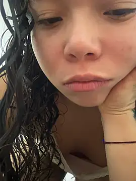 Chat +18 de Tugatitahotxxx ao vivo