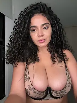 แชท XXX สดของ Curlyierr