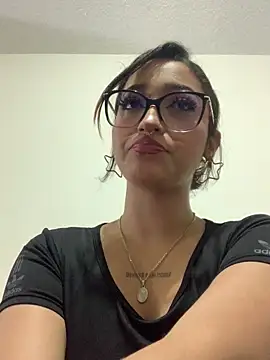 Chatroom XXX en direct de LilithMonette