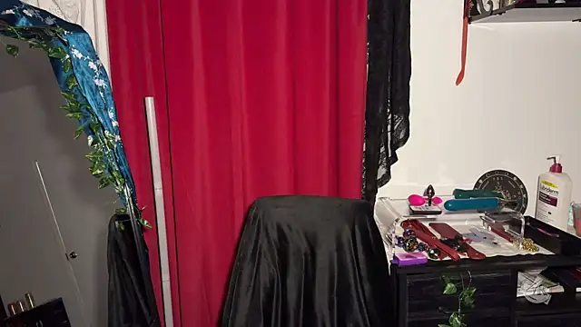 AshenRoe's Live XXX Chat