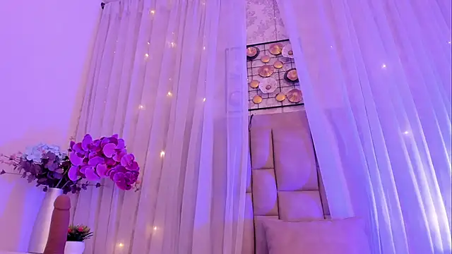 CannelaSmith's Live XXX Chat