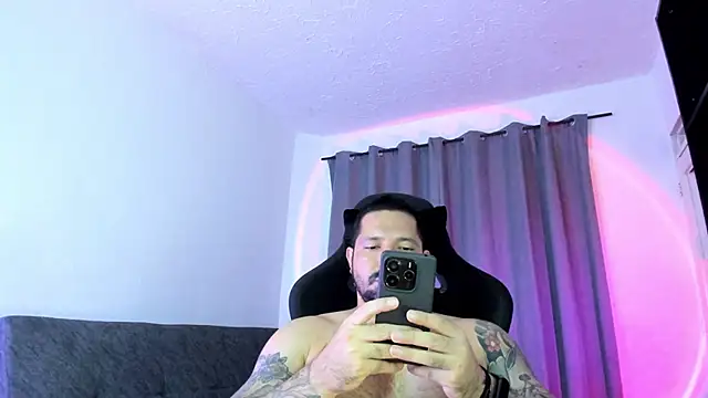 Pierre_Vidal's Live XXX Chat