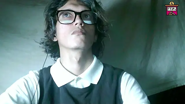 cherryuwu Adlı Modelin Canlı XXX Sohbeti