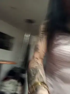Tannedtattooed69 élő XXX-chatje