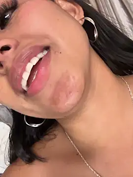 BrunetteBliss69 现场XXX聊天