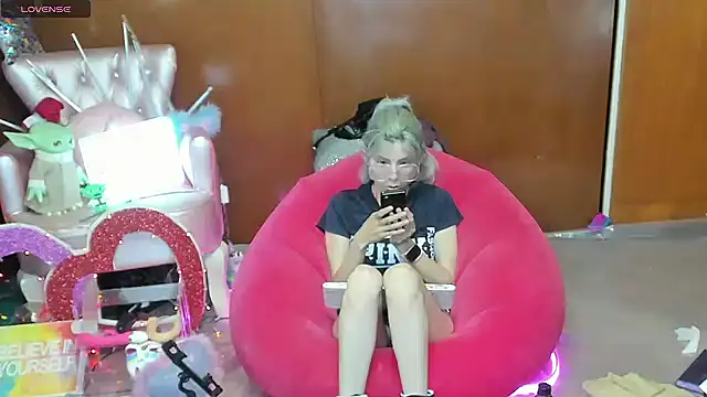 Czat XXX na żywo – Skinygirl