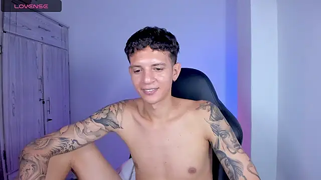 tylernova's Live XXX Chat