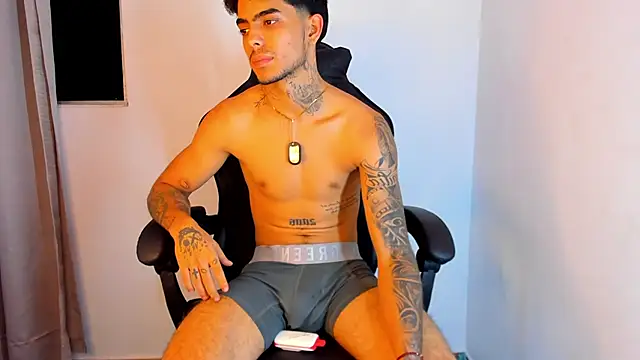 MIGUEL_AGUIRRECA's Webcam Show