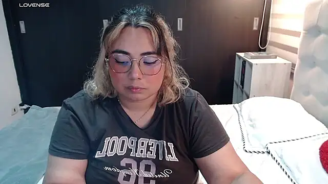 Chat XXX Live YiniBelle