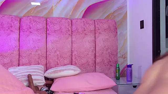 XXX chat uživo modela emmacurvy