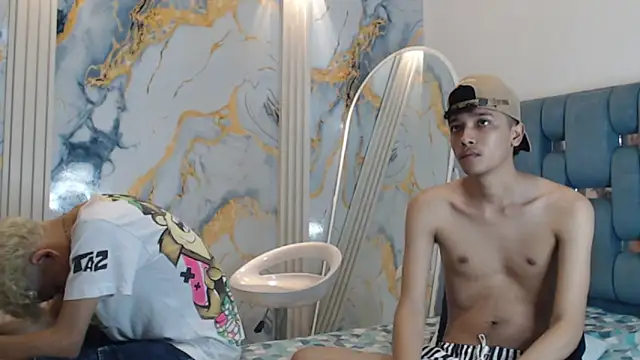 YOUNG_BOYS_HELLn Webbikameraesitys