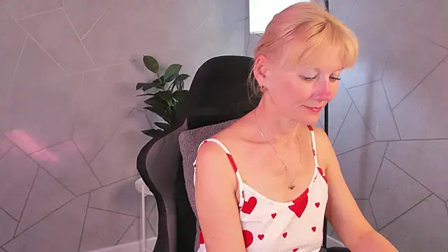 Julie_Lucas' Live XXX Chat