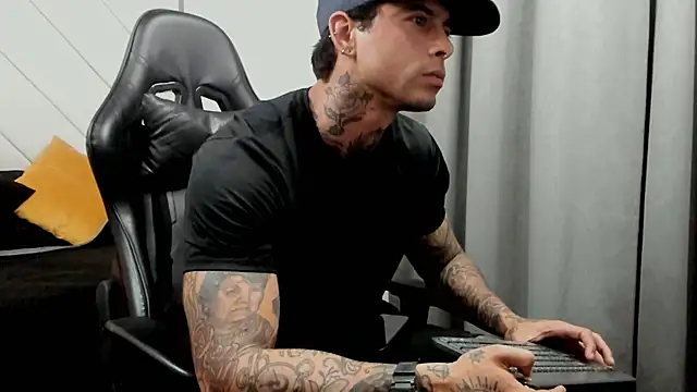 Živý XXX chat EdoardoJS