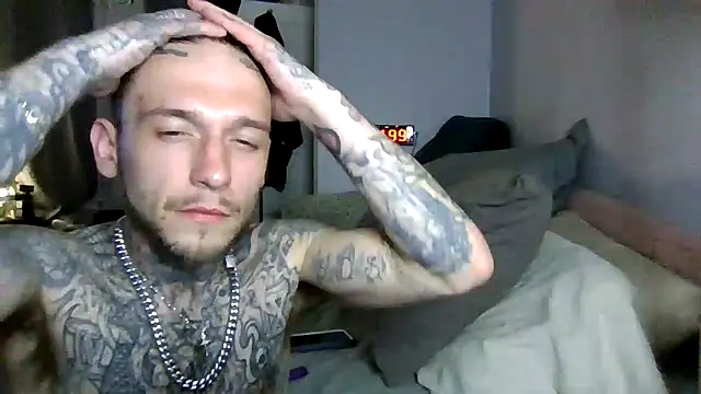 cruz815 Show in webcam