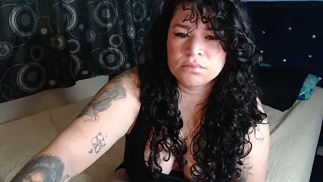 Chatroom XXX en direct de ANGELIQUE_KLANE