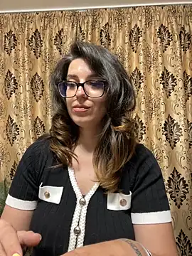 NadiraNoor's Live XXX Chat