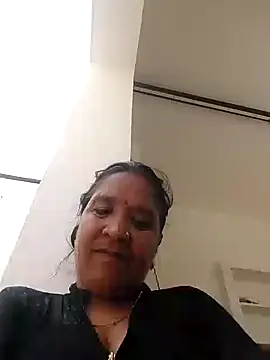 Loomaraj Adlı Modelin Canlı XXX Sohbeti