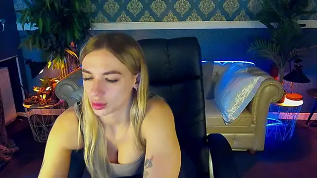 ArinaWong Adlı Modelin Canlı XXX Sohbeti
