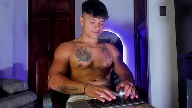 Dominic_Biker__ élő XXX-chatje