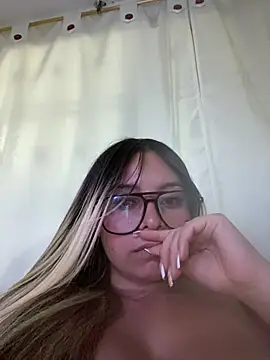 CristalGmez's Live XXX Chat