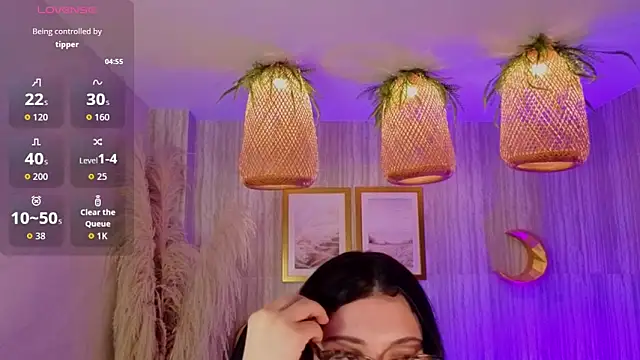 caroline_1s Live XXX-Chat