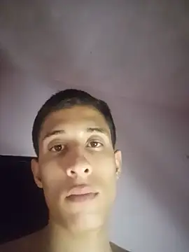Nolan_Sinner: διαδικτυακό σόου στην κάμερα